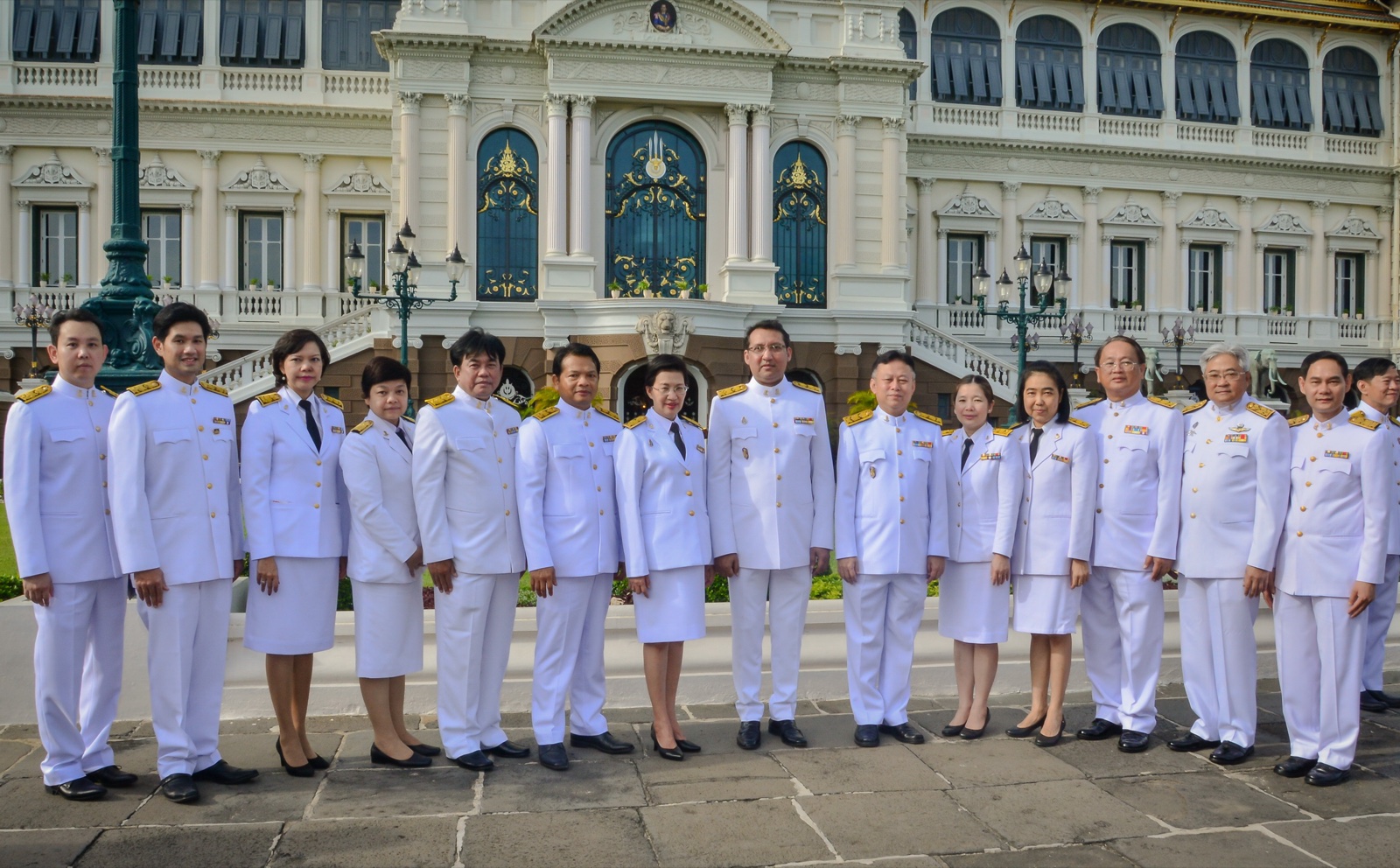 พิธีทำบุญตักบาตร และลงนามถวายพระพรสมเด็จพระนางเจ้าสิริกิติ์ พระบรมราชินีนาถ