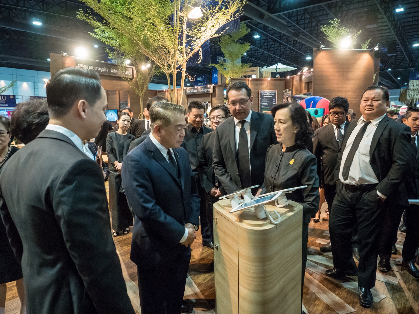 รูปพิธีเปิดงาน “กระทรวงพาณิชย์กับการสร้างความเข้มแข็งเศรษฐกิจท้องถิ่น Local Economy 4.0”