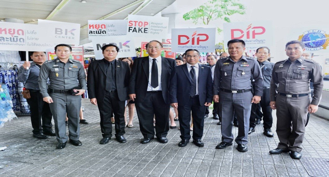 Organizing Campaign “NOT BUYING, NOT SELLING AND NOT USING IPR INFRINGING PRODUCTS” at MBK Mall  Campaign “NOT BUYING, NOT SELLING AND NOT USING IPR INFRINGING PRODUCTS” at MBK Mall